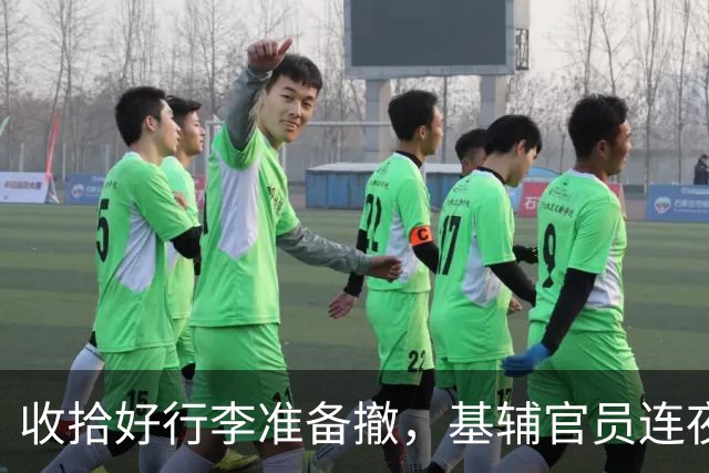 收拾好行李准备撤，基辅官员连夜逃走，乌克兰公民却被挡在门外